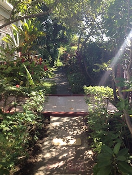 15 min from airport in kingston jamaica