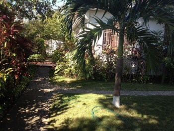 15 min from airport in kingston jamaica