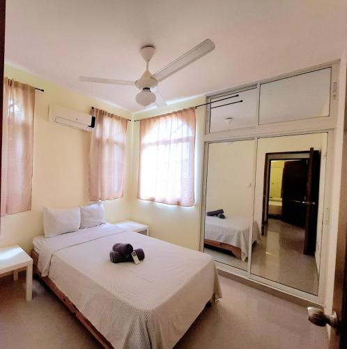 beach apartment with pool costambar
