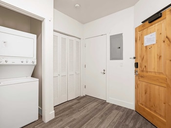 Newpark By All Seasons Resort Lodging,1476 Newpark Blvd,3 star
