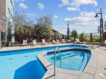 Newpark By All Seasons Resort Lodging,1476 Newpark Blvd,3 star