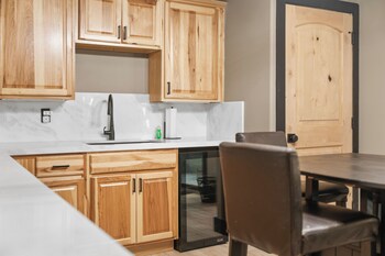 timber wolf tavern