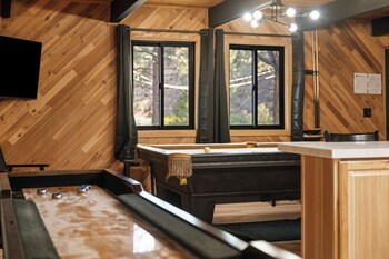 timber wolf tavern