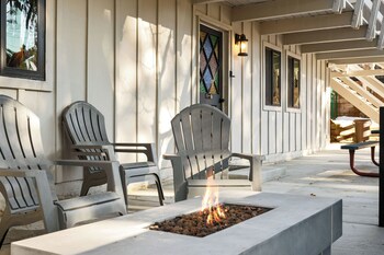 timber wolf tavern