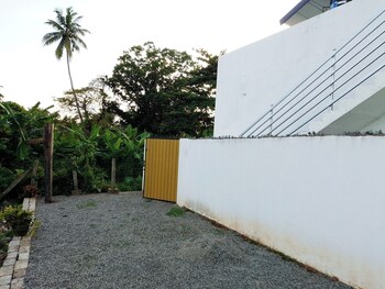 tropical suites