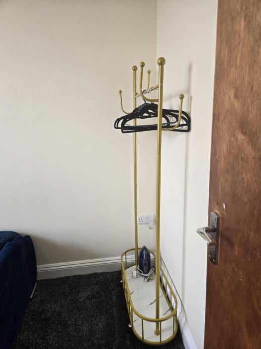 charming wolverhampton apartment with private entrance