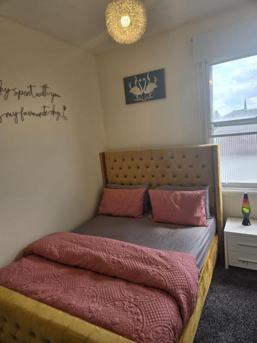 charming wolverhampton apartment with private entrance