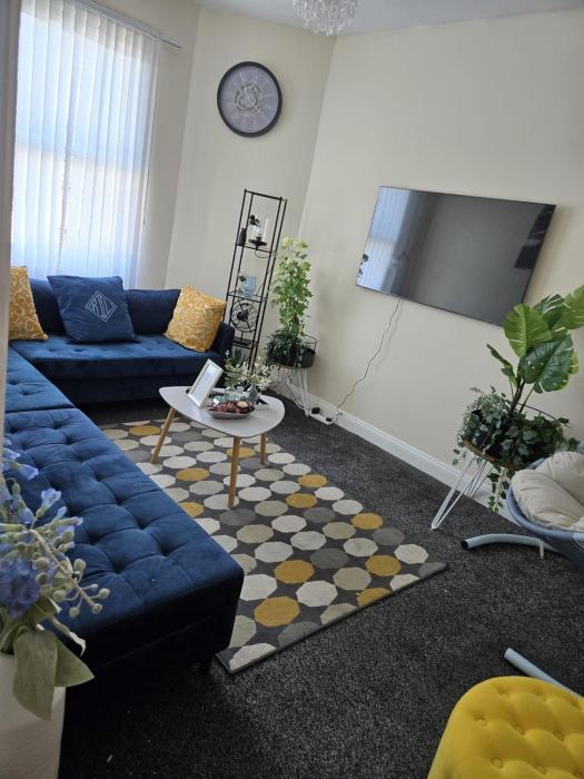 charming wolverhampton apartment with private entrance
