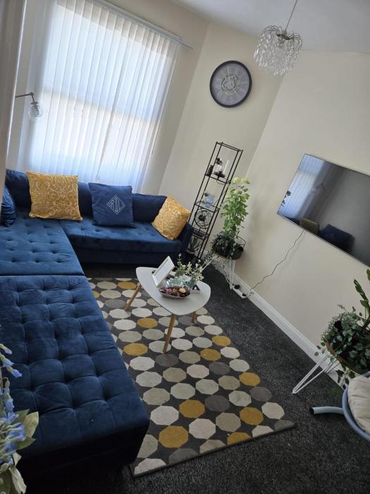 charming wolverhampton apartment with private entrance