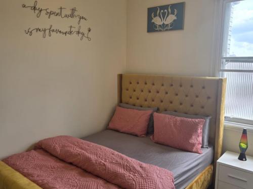 Charming Wolverhampton Apartment With Private Entrance,,2 star