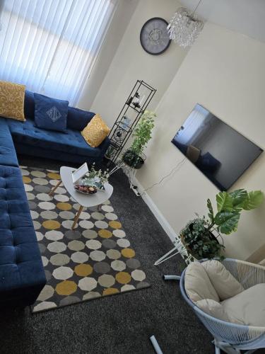 charming wolverhampton apartment with private entrance
