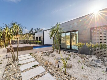 gobajinin private pool villa