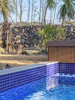 gobajinin private pool villa