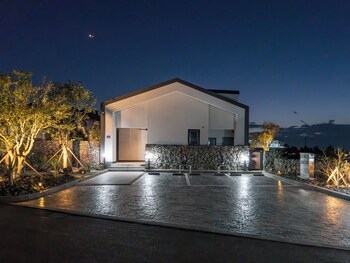 gobajinin private pool villa