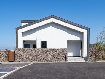 gobajinin private pool villa