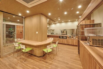 Happiness Inn,,3 star