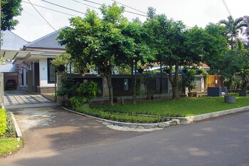 Cozzy Kostel Salak Hospitality,,3 star