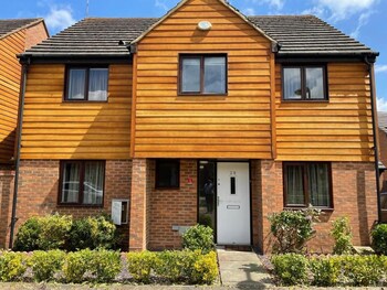 10 guests 5 bedrooms free parking lux house