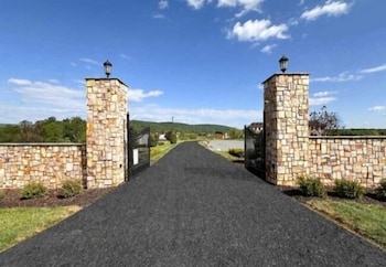 the inn at grass roots hill