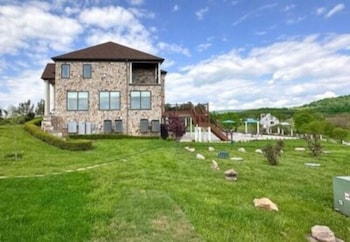 the inn at grass roots hill