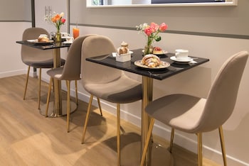 Colosseum Suites By Glen,,0 star