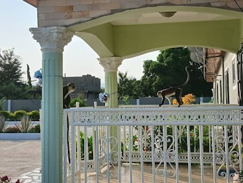 madora lodge