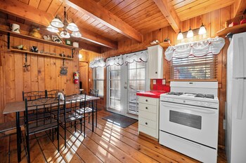 Fox Cabin,,3 star