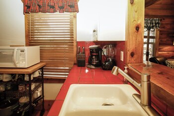 Fox Cabin,,3 star