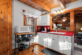 Fox Cabin,,3 star