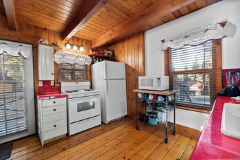 Fox Cabin,,3 star
