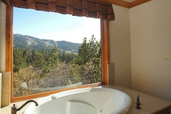 luxury view lodge
