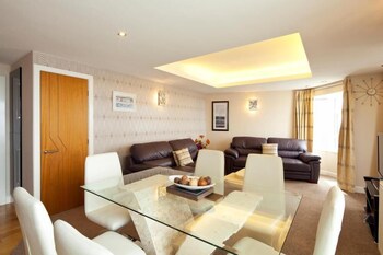 Granada Apartments Queens Mansions,,4 star