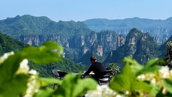 zhangjiajie valley love holiday hotel