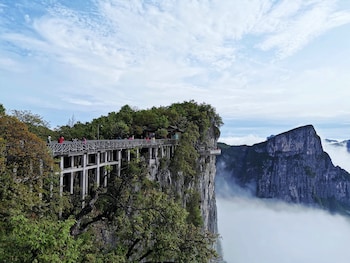zhangjiajie valley love holiday hotel