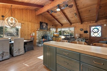 honey bear den