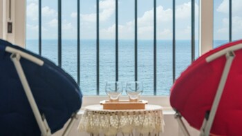 Samcheok Kong & Bee Ocean View Spa Pensi,,3 star