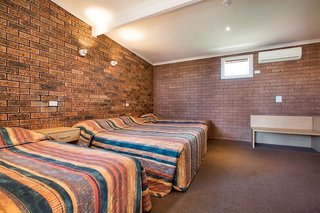 Nightcap At Colyton Hotel,Greater Western Sydney>>Colyton,4 star