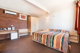 Nightcap At Colyton Hotel,Greater Western Sydney>>Colyton,4 star