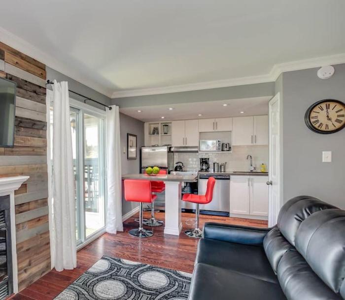 blue mountain luxury studio