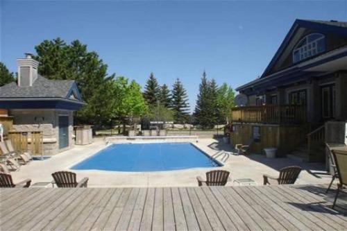 blue mountain luxury studio