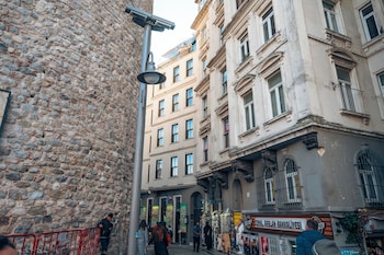 galata guest teori