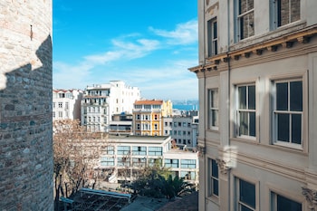 galata guest teori