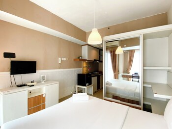 good deal and restful studio grand dhika city apartment