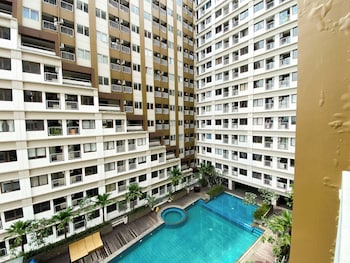 simply look studio at lrt city jatibening apartment