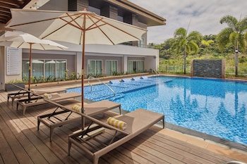 Mcollection - Stay Near Private Beach In Boracay,,3 star