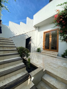 villa bukit gili gede