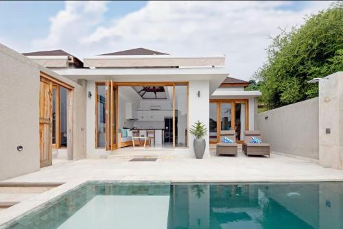 villa bukit gili gede