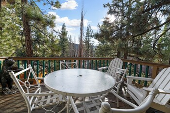 little bear lodge