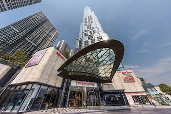 the emerald suites at landmark 81