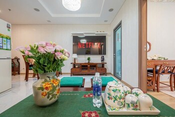 the emerald suites at landmark 81